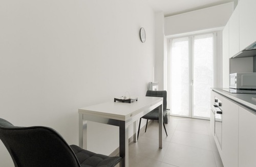 Calvairate Apartment | GuestHost - Cozy 50m2 apartment, perfect for 4 people, located on the 7th floor of a building with lift in the Calvairate district, the eastern area of ​the city of Milan, a stone's throw from Porta Romana.The apartment is well connected to the cent