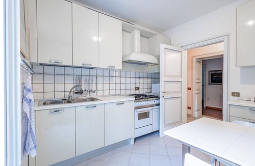 Bergamo Apartment | GuestHost - Spacious 100 sqm apartment in the Santa Lucia district of Bergamo, ideal for 4 people. Equipped with air conditioning and wifi, it features an elegant winter garden, perfect for enjoying natural light all year round. Located in a quiet and