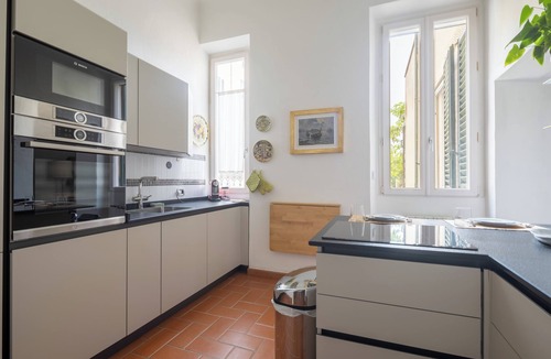 Sant' Ambrogio Apartment | Historic Centre of Florence – Spacious Apartment with Terrace & Wi-Fi