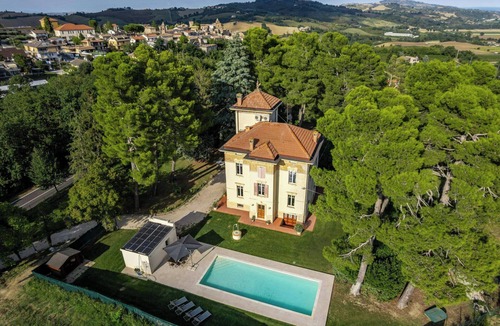 Ortezzano House | Historic villa with pool in the heart of Ortezzano