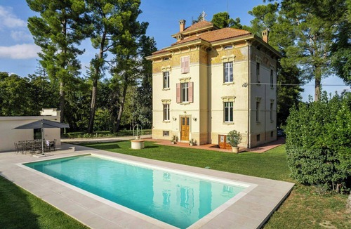 Ortezzano House | Historic villa with pool in the heart of Ortezzano