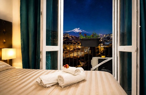 Catania City Centre Apartment | Historic17 - view of Etna and Sea x 12