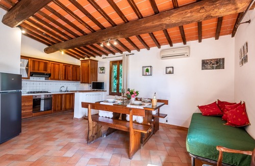 Monteriggioni House | Holiday Home in Villa I Cedri with Pool in Park, 10 Minutes from Siena