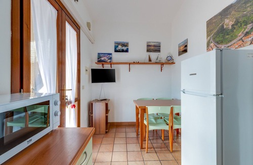 Bosa Marina House | Holiday Home ‘Residenza Solemar - App 14’ with Sea View, Wi-Fi