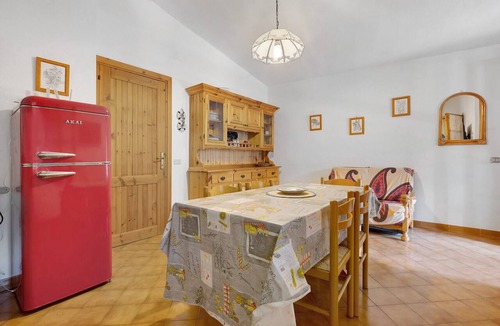 Solanas House | Holiday Home 'Villa Nino - Solanas' with Mountain View, Wi-Fi and Air Conditioning