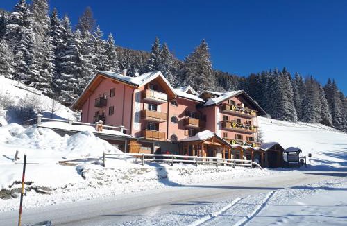 Sozzine Hotel | Hotel La Roccia