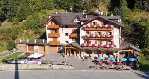 Sozzine Hotel | Hotel La Roccia