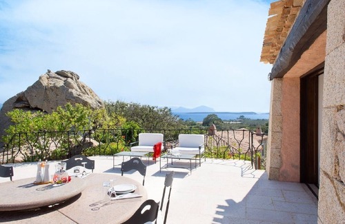Oristano Historic Centre House | House with a private pool, four bedrooms, and four bathrooms in Oristano
