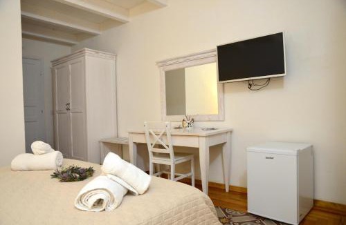 Riola Sardo House | L'Araucaria Guest House - Charming Rooms near Is Arutas and the Sinis Peninsula