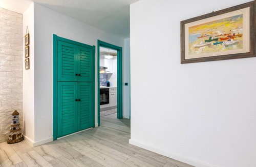 La Pietraia Apartment | 'La Sorrera De Mar Casa Vacanze' Apartment with Shared Garden and Air Conditioning