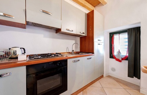 Sale Marasino House | Lakely Nest Holiday Home with Lake View, Wi-Fi and Air Conditioning