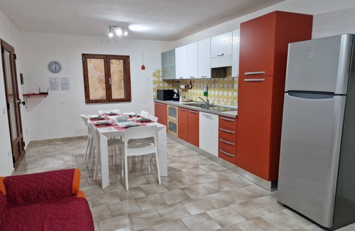 San Teodoro City Centre Apartment | Large apartment in the center of San Teodoro, with garden and patio