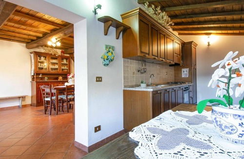 Fabbriche di Vallico Villa | Lovely apartment in villa for 6 people with WIFI, pool, TV, patio and pets allowed