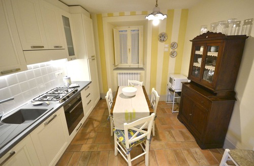 Cortona Old Town Apartment | Lovely apartment for 4 guests with A/C, WIFI and TV