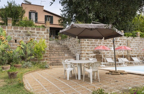 Corchiano Apartment | Lovely apartment for 9 people with pool, WIFI, TV and pets allowed
