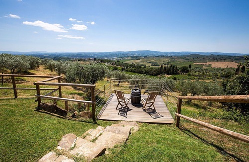 Poggibonsi Apartment | Lovely apartment for 6 people with WIFI, pool, A/C, TV and panoramic view, close to San Gimignano