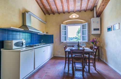 Poggiarello Villa | Lovely apartment in villa for 6 people with pool, TV and patio