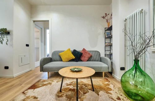 Cernusco Lombardone Apartment | Milan & Lake Como Strategic Home - 2 Bedrooms, Wi-Fi & Parking