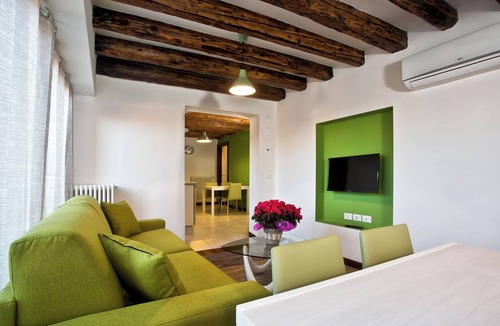 Cannaregio Apartment | New apartment with wifi and exposed beams with lift behind Misericordia