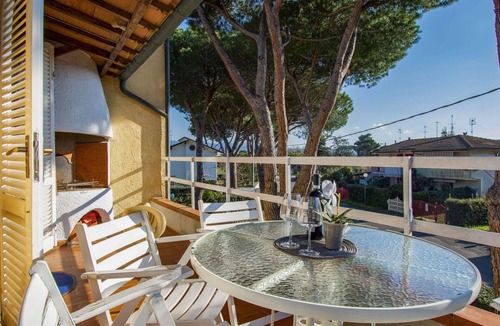 Marina di Castagneto Carducci Apartment | Nice apartment for 6 people with WIFI, A/C, TV, balcony and pets allowed