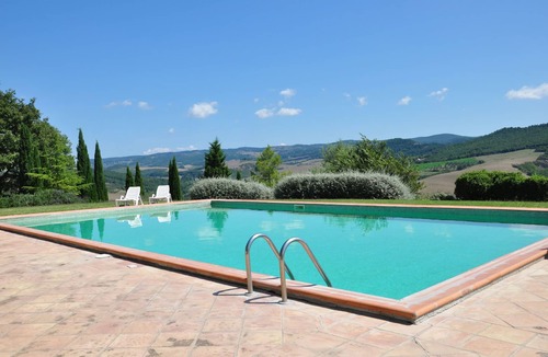 Il Poggio Apartment | Nice apartment for 4 guests with pool, WIFI, TV, pets allowed and panoramic view