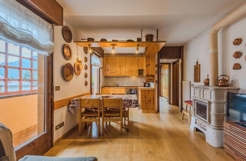 Carisolo Apartment | Nice apartment for 6 people with WIFI, TV and balcony