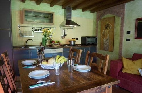 Montefiascone Villa | Nice apartment in villa with WIFI, hot tub, pool, TV, patio, pets allowed and panoramic view