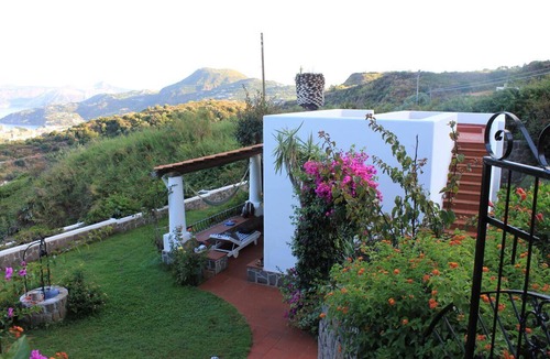 Lipari House | Olivetta – Vacation Home with Ocean View & Garden, Lipari (Aeolian Islands)