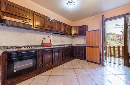 Chia House | Peaceful Apartment "Chia Grande" Close to Beach with Sea View & Garden