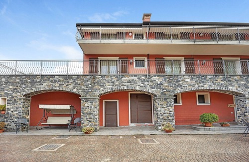 San Bartolomeo Apartment | Pet Friendly Apartment 'Belfast Agriturismo La Scuderia' with Wi-Fi
