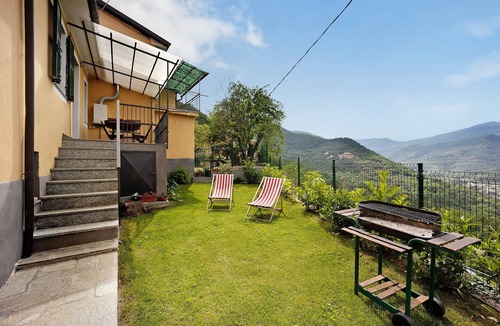 Casanova Lerrone Apartment | Pet-Friendly 'Casa dei Fiori' Apartment with Mountain Views and Wi-Fi