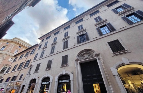 Rione III Colonna Apartment | Pirandello Luxury Home, in the prestigious Palazzo Raggi, in the heart of Rome