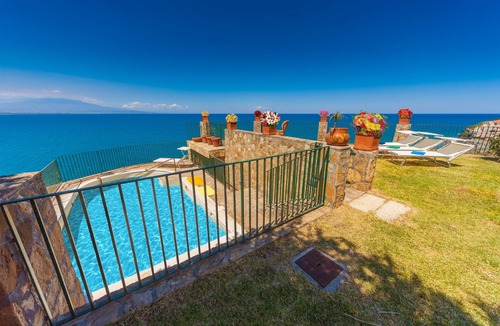 Agnone Villa | Pool, overlooking the sea