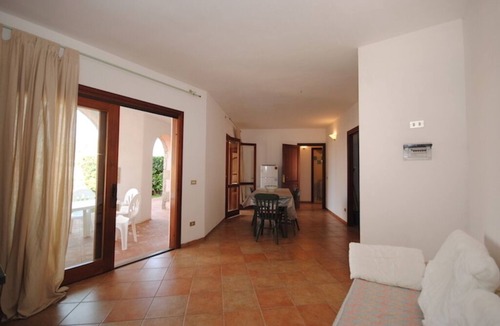 Monte Petrosu Apartment | QUIET COTTAGE WITH GARDEN AND POOL 900 METERS FROM THE SEA