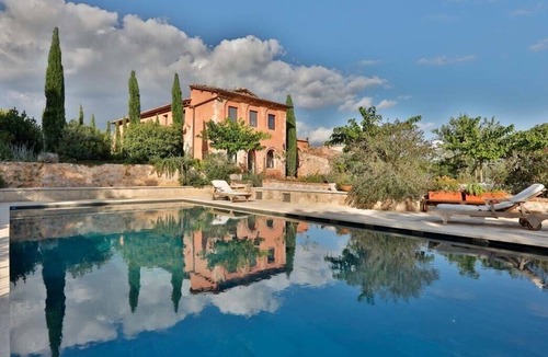 Monteriggioni Villa | Relax in the green, in the municipality of Monteriggioni just 7 km from Siena
