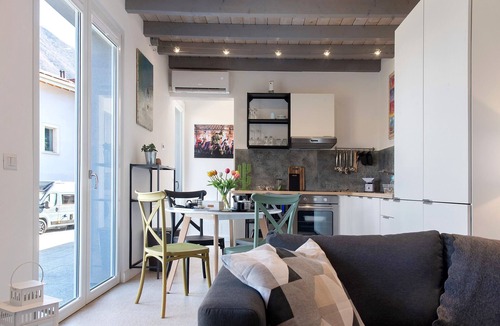 Laveno Apartment | 'Residenza La Fonte Dependance' – Perfect for Couples, Private Terrace, Air Conditioning