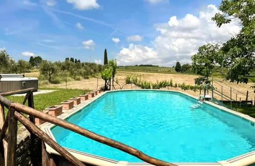 Ponte di Gabbiano House | Restored Barn With Views Of Siena Countryside