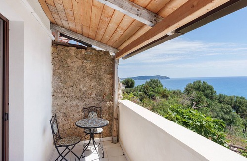 Caprioli Apartment | Room 'Camera Palinuro Vista Mare' with Sea View, Wi-Fi and Air Conditioning