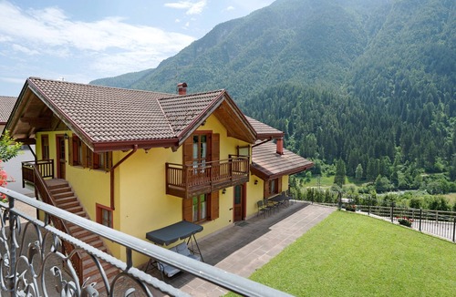 Caldes Apartment | Room 'Stanza 2' with Mountain View, Private Terrace and Wi-Fi