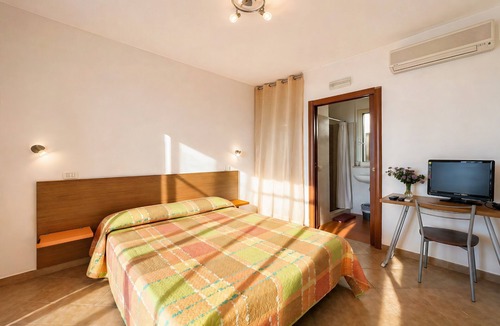 Mattinata Bed & Breakfast | San Michele - 3 - Bed & Breakfast with Sea View, Wi-Fi and Air Conditioning