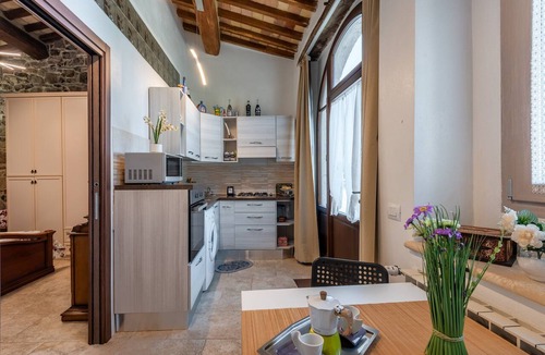 Montalcino Apartment | Sant'Antimo Montalcino Holiday Home with Garden View and Private Parking