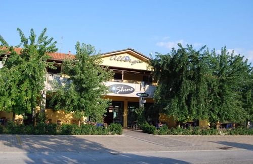Furlo Hotel | Shine