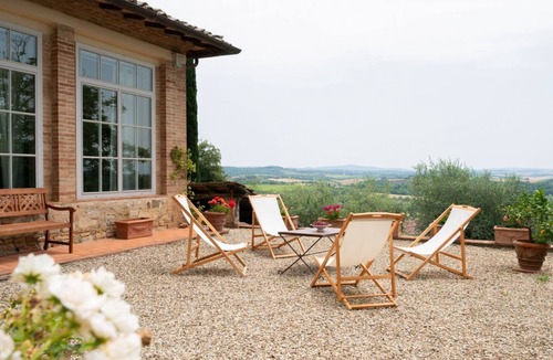 Ponte di Gabbiano Villa | Stunning villa of 200 sqm located on two levels, can accommodate up to 6 people. The property includes a private garden surrounded by olive trees, perfect for relaxing and organizing bike or horse rides in the quiet countryside of Castelnuovo Berardenga.