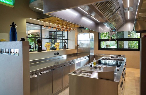 Controguerra Villa | Stunning private villa for 10 guests with A/C, private pool, WIFI, TV, terrace and pets allowed