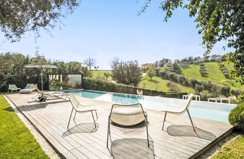 Controguerra Villa | Stunning private villa for 10 guests with A/C, private pool, WIFI, TV, terrace and pets allowed