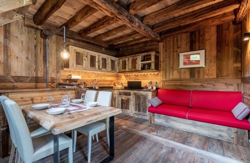 Introd House | Stunning private villa for 5 people with WIFI and TV