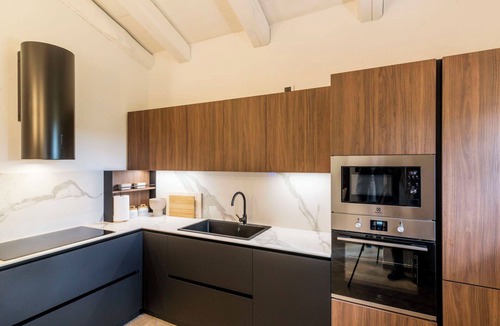 Viterbo Villa | Stunning private villa for 8 people with A/C, WIFI, hot tub, TV and balcony