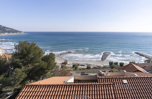 Marina di Andora Villa | Stunning villa for 9 guests with WIFI, terrace and pets allowed