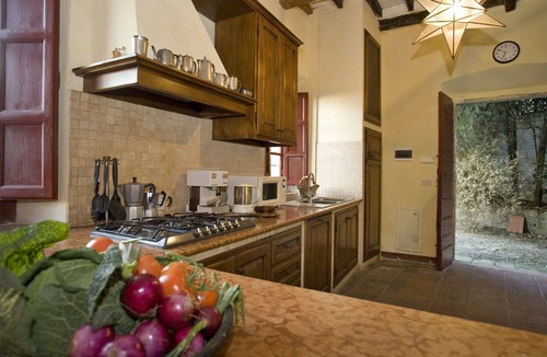 Capannori Villa | Stunning villa with A/C, WIFI, hot tub, private pool, TV, patio and panoramic view, close to Lu.