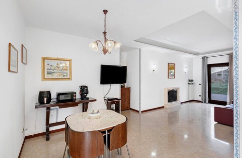 Licola Apartment | Suite Ermosa: Independent Apartment in Villa with Private Garden, Wi-Fi & Air Conditioning